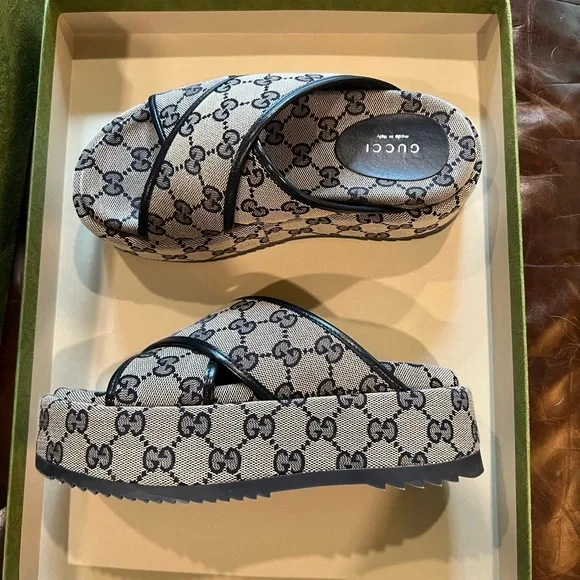 Gucci Platform Sandals - Picture 2 of 4